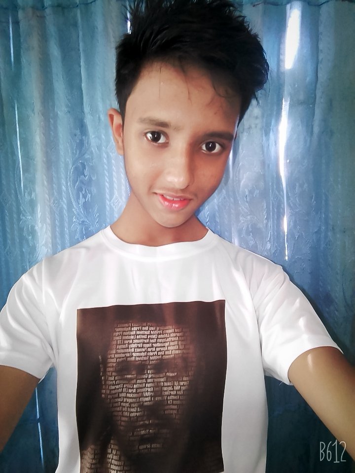 AnontoSafrashi's tweet photo. I could not buy t shart from Chennai.but thanks to @Saranajil_JRFan bro for sending us the design.and also thanks @LaboniBanik4 sis for give me  the gift.we just try to  make it for celebrate.this design is little differents but emotions is same advance birthday wish #JayamRavi https://t.co/gK6i8iWRep