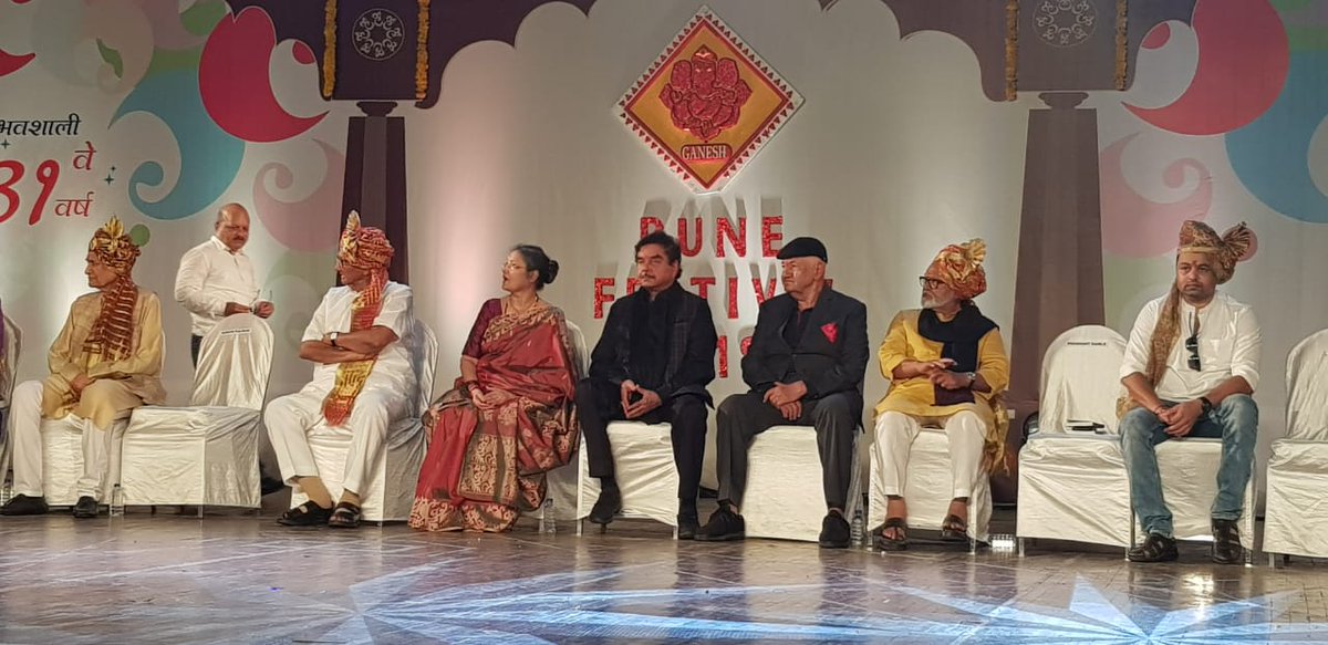 ShatruganSinha's tweet image. #SureshKalmadi, MP &amp;amp; his graceful &amp;amp; elegant wife #MeeraKalmadi. A extremely well attended evening with #JaykumarRawal, state environment &amp;amp; tourism minister, former Deputy Chief Minister, Maharashtra(thrice)&amp;amp; prominent leader #ChhaganBhujbal, industrialists, artists &amp;amp; dignitaries.