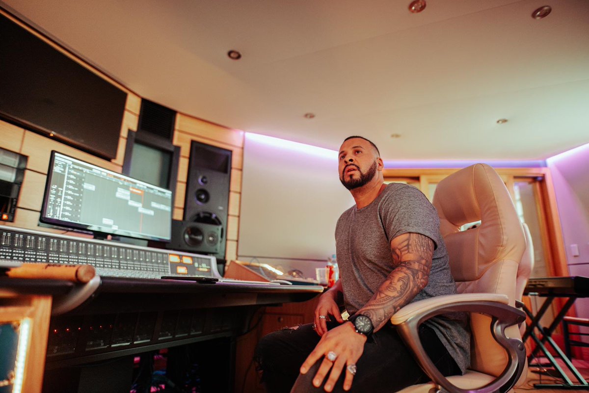 Duku5's tweet photo. 2 years ago, I was depressed working under someone who underpaid me, today im one of the main engineers working in one of the best studios in the country, the fear of leaving regular income was hard at the time, however I’m more blessed than ever today! https://t.co/5ZG3kvtEIr