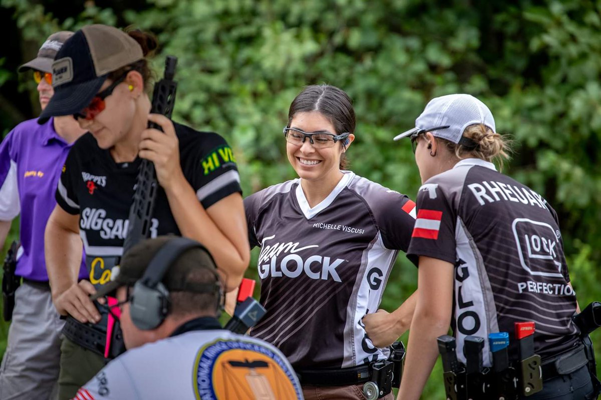 RedStitch2011's tweet photo. Team Glock and Sig Sauer at the Area 5 championship in Ohio. #2A #uspsa #redstitchtargets #shooteveryday #glock #sigsauer https://t.co/ym25oE8oTB