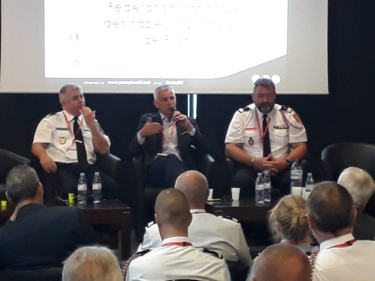 AlexisPaquereau's tweet photo. Allocution de Grégory @AllioneFNSPF, président de la fédération nationale des sapeurs-#pompiers de France aux assises régionales du GUDSO. Merci de votre présence et votre soutien. https://t.co/L7OVksG1B0