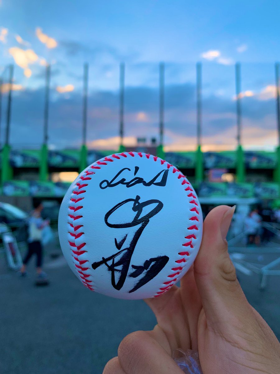 kopougess's tweet photo. #Seibulions
内海さんありがとう(小3の弟が書いてもらってた) https://t.co/nEENJCff4k