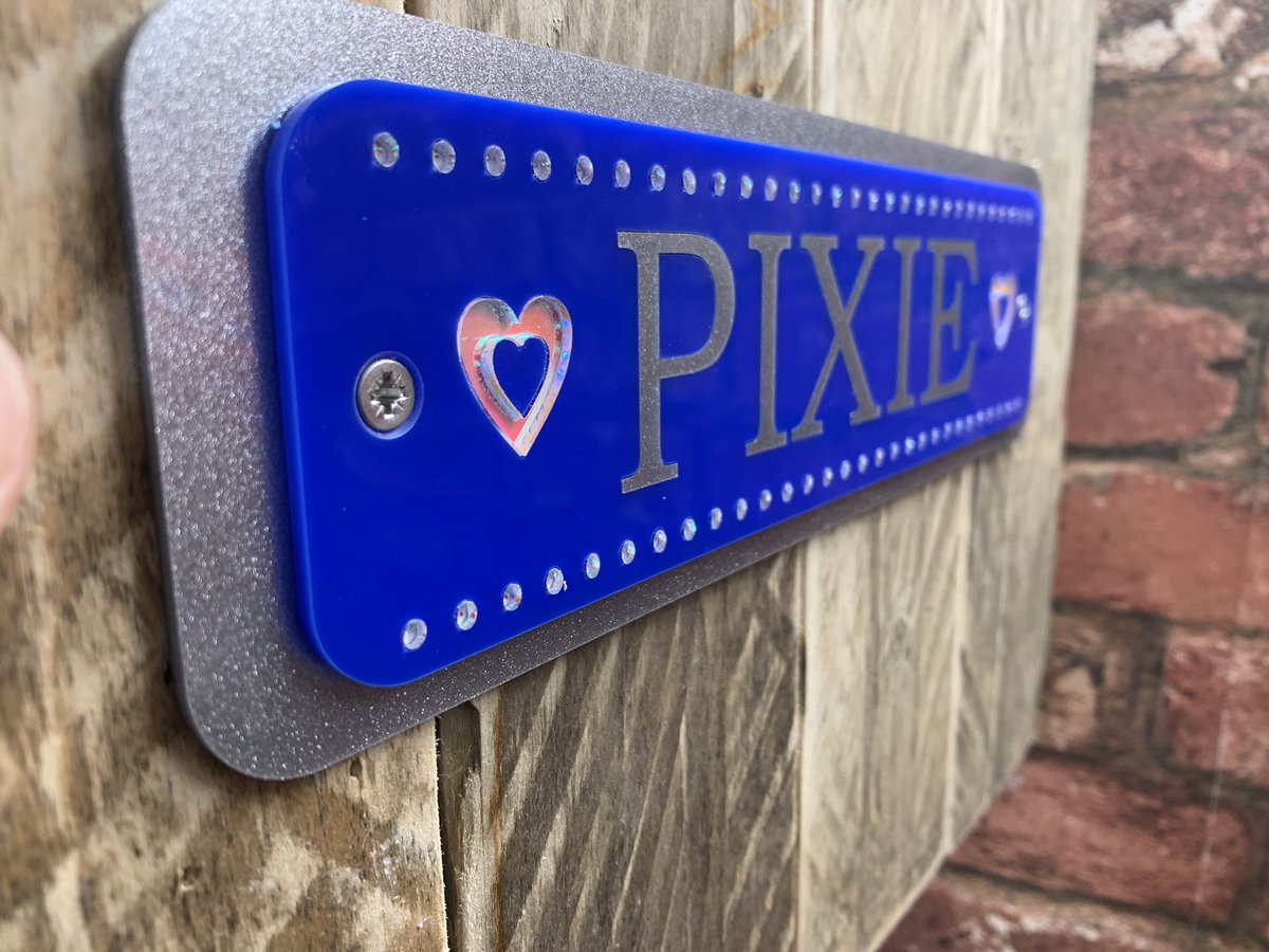 P22NOO's tweet photo. #noothings #stableplaques #newpony 🎁😁 https://t.co/vp7a7IsCDp