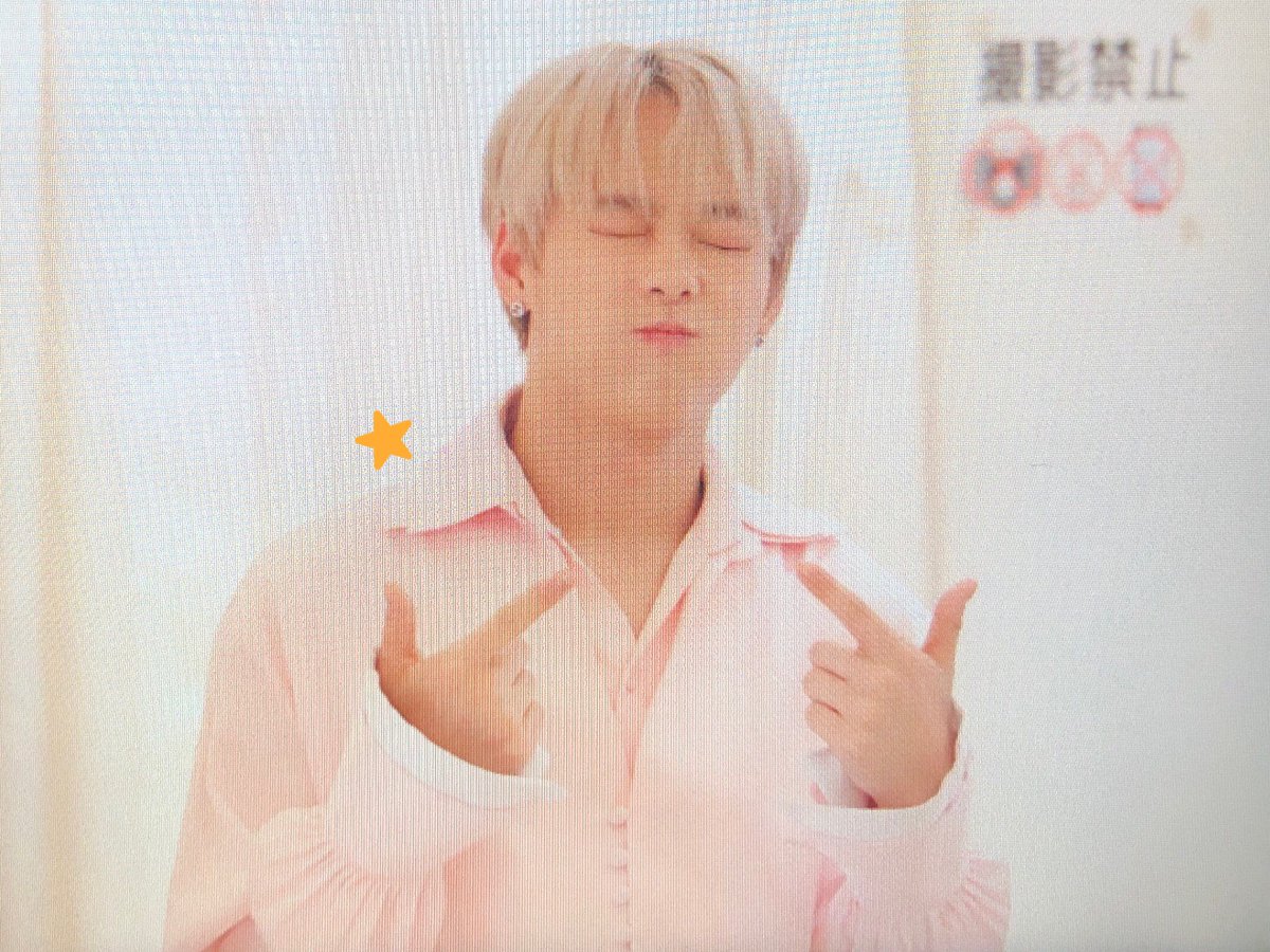 20000312_com's tweet photo. 190907 포토타임 프리뷰

날씨 더운데 오늘도 수고했어🥵☀️

#BIT #비아이티 #JUN #준 #김형준 
@BIT5_official https://t.co/g8n552kRLm