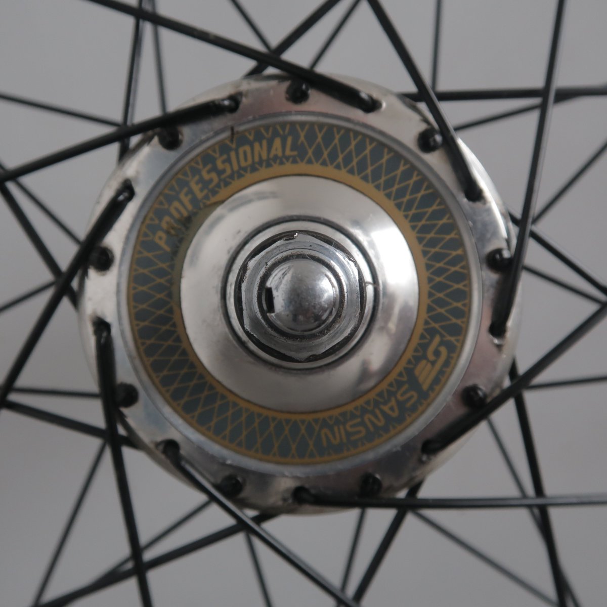 WTS - Front Wheel Sansin Professional NJS dengan Hplus Son Archetype (Kondisi rims baru). Price 1,8 jt. Yang minat dan mau nego langsung via bukalapak bukalapak.com/p/sepeda/wheel… #fnffjb