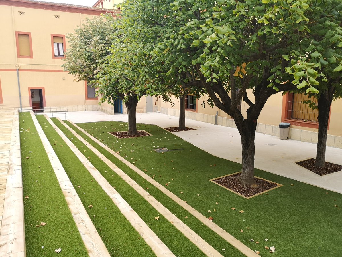 FerranVil1's tweet photo. Remodelació del pati d'una escola a Calella. @grupvilavila #rehabilitacio #jardineria #serralleria #movterres #fusteria #pavimentformigó #calella #escola #obres https://t.co/Y8dhCgwmB5