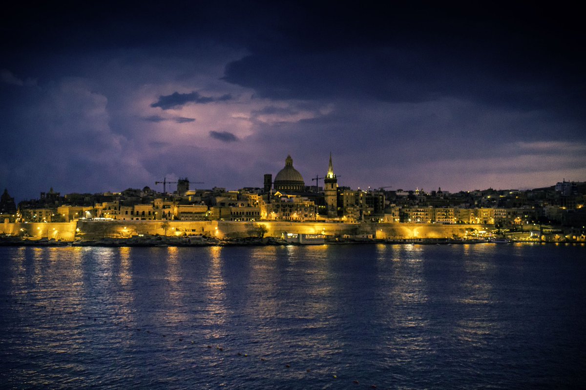 GeniDesign's tweet photo. @LovinMalta Valletta at night, beautiful night sky 😍 what’s your favourite time of day? #malta #photography #photo #nightowl https://t.co/G5RX9onya8