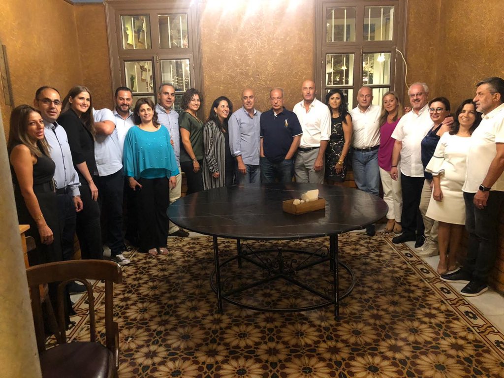 JeanTalouzian's tweet photo. في إطار اللقاءات الدورية التي يجريها  النائب العميد #جان_طالوزيان مع أهالي #الأشرفية الصيفي المدور والرميل ، إلتقى أول من أمس عدد من أهالي المنطقة حيث تطرّق معهم الى مواضيع إنمائية و خدماتية تخص المنطقة ، كما إستمع الى هواجسهم في عدة قضايا إجتماعية و بيئية https://t.co/QjYxW1iCsU