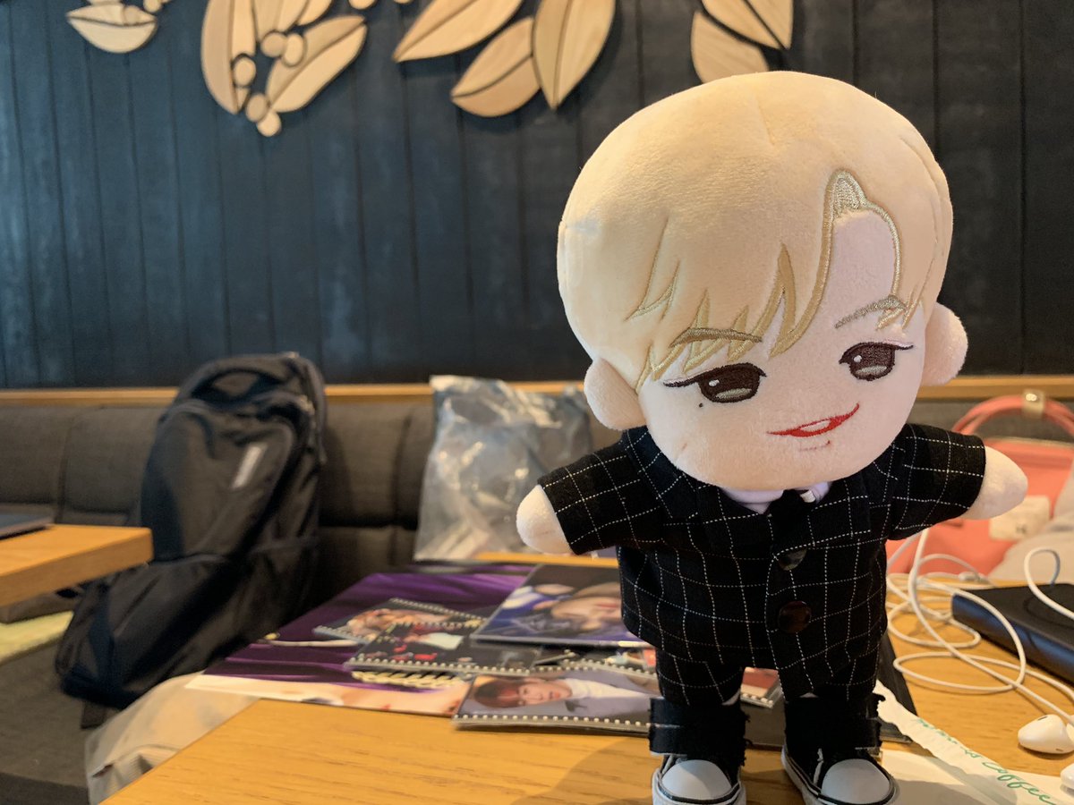 Reminiscence_ON's tweet photo. แจกเทรดดิ้งการ์ด,โปสการ์ด,โปสเตอร์คุณแดนที่ starbucks ตรงฮอล์ 102 ค่ะ มารับกันเยอะๆ นะคะ 💕 #KangDanielColorOnMeinBKK
#kangdaniel1stFanmeetinginBKK https://t.co/zIzi9EaVuJ