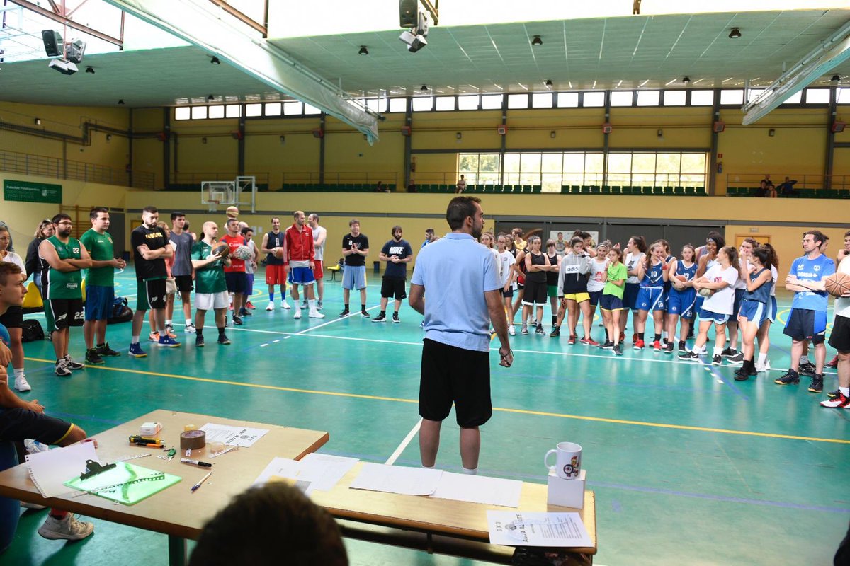 Aytodealgete's tweet photo. 🏆🏀 Se está celebrando el Torneo de Baloncesto 3x3 Fiestas de Algete 2019

👨👩 Organiza ADVA Baloncesto Algete

📆 Sábado 7 de septiembre

🕙 De 10:00 a 14:30 horas

📍 Polideportivo Duque de Algete

#FiestasAlgete2019

https://t.co/rGnFR5o5ll https://t.co/KGTnuMQcZr