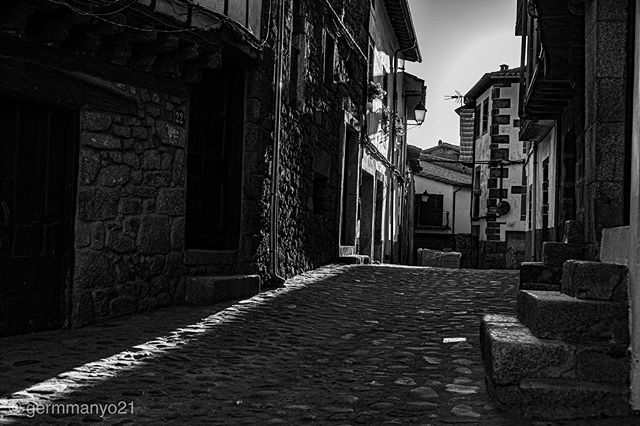 germmanyo's tweet photo. Street light 000 . #blackandwhite #bnw #monochrome #streetlight #instapic #instablackandwhite #monoart #shadowsense #bnw_society #bw_lover #bw_photooftheday #photooftheday #bw #instagood #bw_society #bw_photooftheday #insta_pick_bw #bwstyles_gf #irox_bw #blackmood #bwstyle… https://t.co/H8Nxaxx8aE