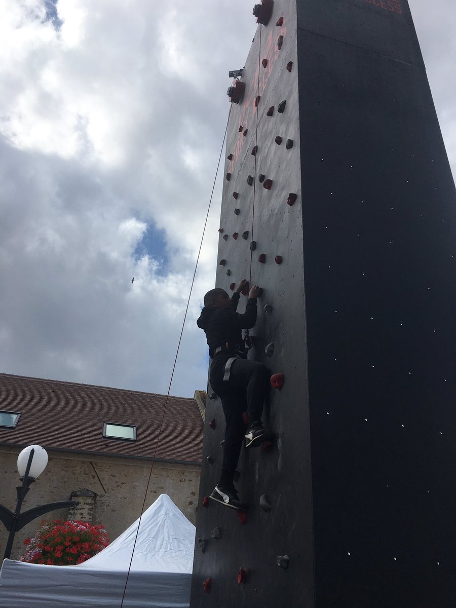 villedegrigny91's tweet photo. Le forum des associations et des services publics bat son plein à La #FermeNeuve jusqu’à 18h #sport ⛹🏽‍♂️🤾‍♂️🤸‍♂️ #culture🎭🎼🎨#education #petiteenfance https://t.co/0vZXwrX77L