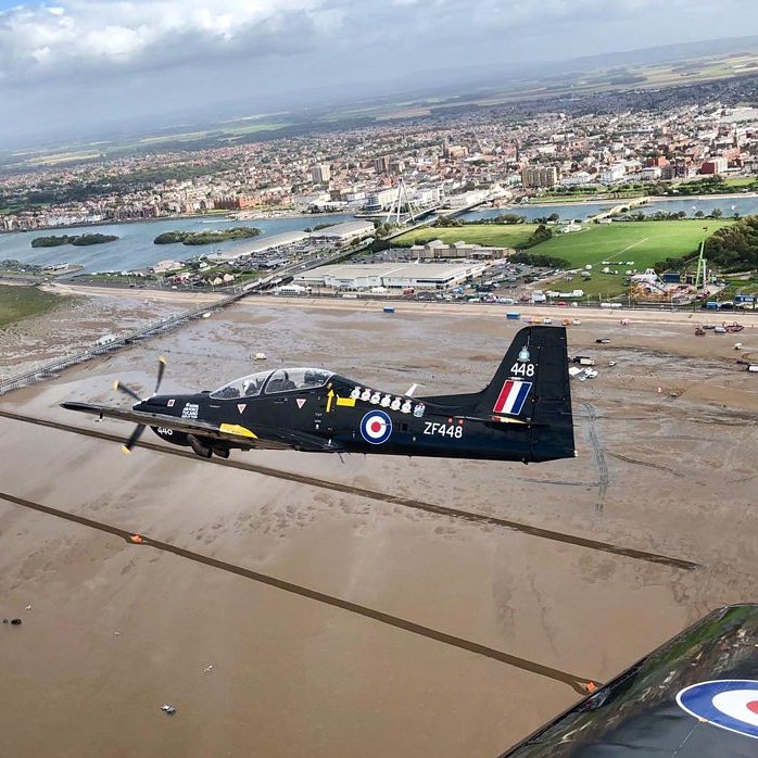 Wow look at #Southport from the <a href="/RAFTucanoTeam/">RAF Tucano Display Team</a> #farewelltucano #bringingalittlelessnoise #Southportairshow #Southportteam