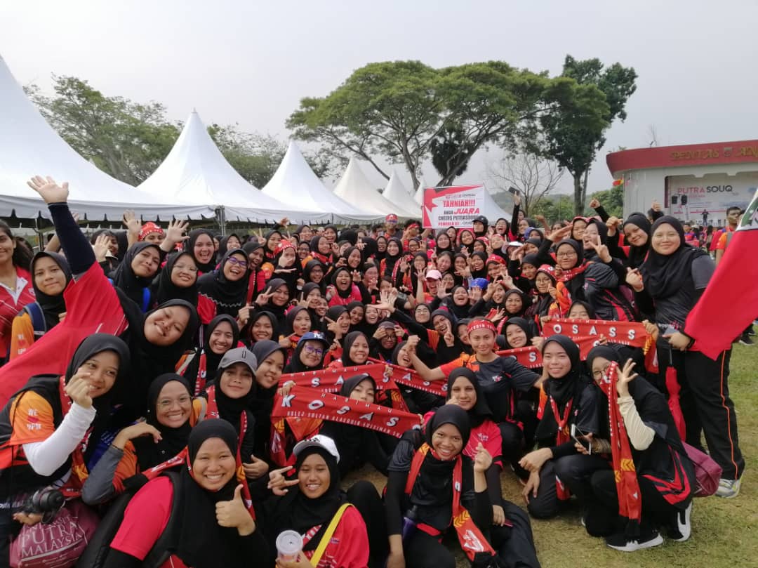 zaaatiiiiii's tweet photo. Once a KOSASS always a KOSASSโจ JUARA CHEERS PUTRA SOUQ 2019 #upmfresh
#UPM #rimaukossas #kosass #berilmuberbakti https://t.co/y2BhaIcn86