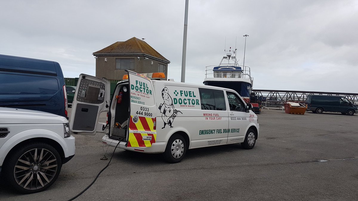 awaytothehills's tweet photo. Busy mind thinking about renovating his new fishing boat, accidentally filled the #Discovery with #petrolindiesel. He carried on working and the #Fueldoctor got to work on the #Landrover. #Misfuel #wrongfuel #fueldrain #fishing #Holyhead 0333 444 9000 https://t.co/wtsQ5DEjrJ