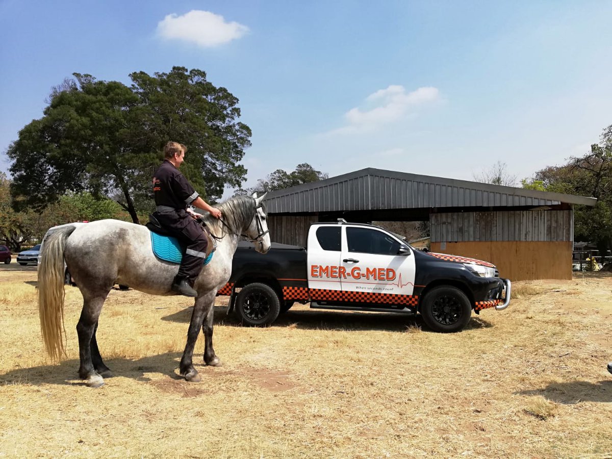 EMER_G_MED's tweet photo. 《Linbro Park》 #RV06 and #A06 Responded to a child who fell from a horse. Fortunately no serious injuries were sustained. #whensecondscount #linbropark https://t.co/GRuJYLYUBZ