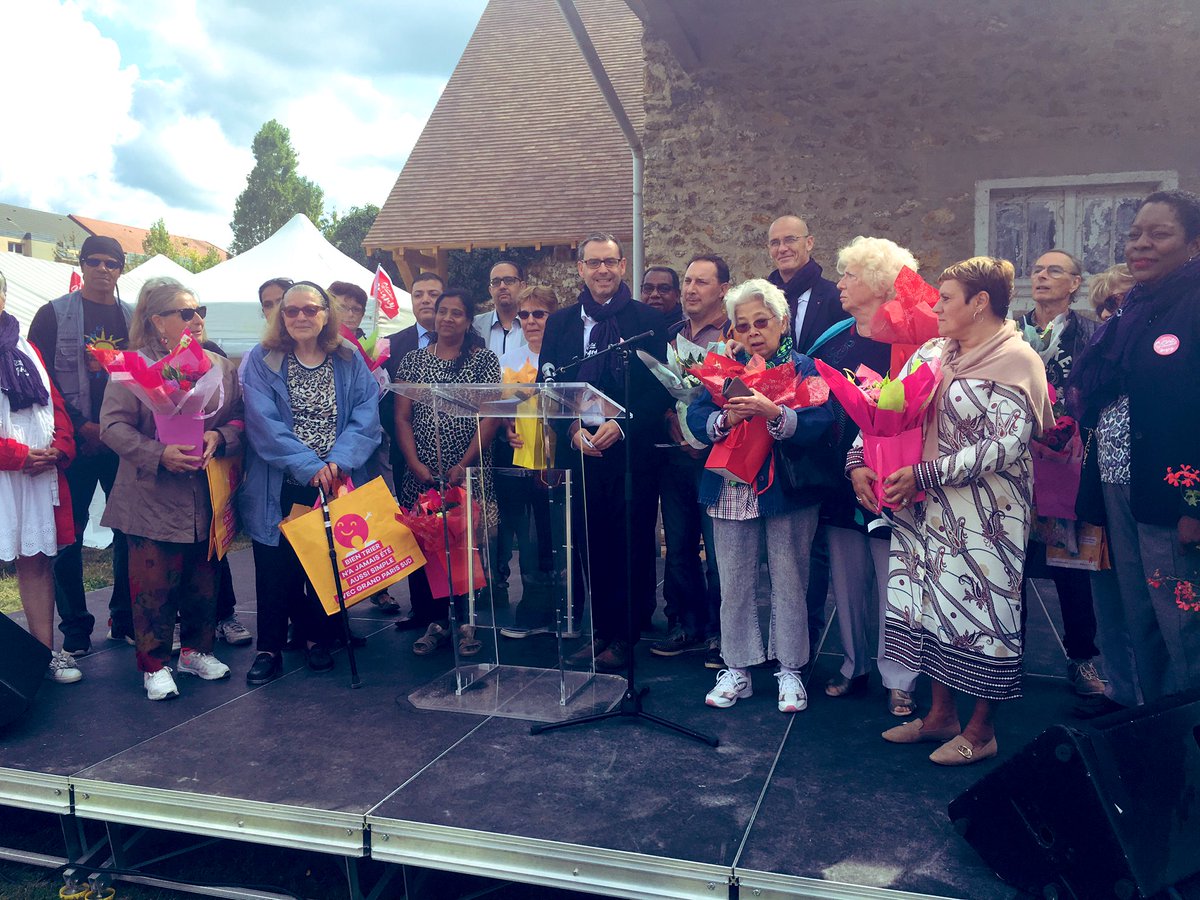 villedegrigny91's tweet photo. ➡️Concours des #jardins et #balcons fleuris 🌺🌸🌻 : les lauréats récompensés 🥇🏆aujourd’hui à la #FermeNeuve. Un grand merci à eux pour concourir à #embellir la commune !🍀👍👍 https://t.co/sP1m5Wz0um