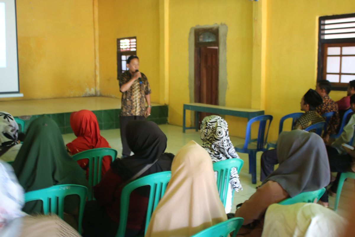 Irawantymu's tweet photo. Sosialisasi TPPO dan Pentingnya pemahaman Kontrak Kerja bagi calon pekerja migran indonesia dan masyarakat Lampung Timur di Balaidesa Margototo 
@dpnsbmi
#DPWSBMILAMPUNG
#cegahtppo https://t.co/aWS5HWztvk