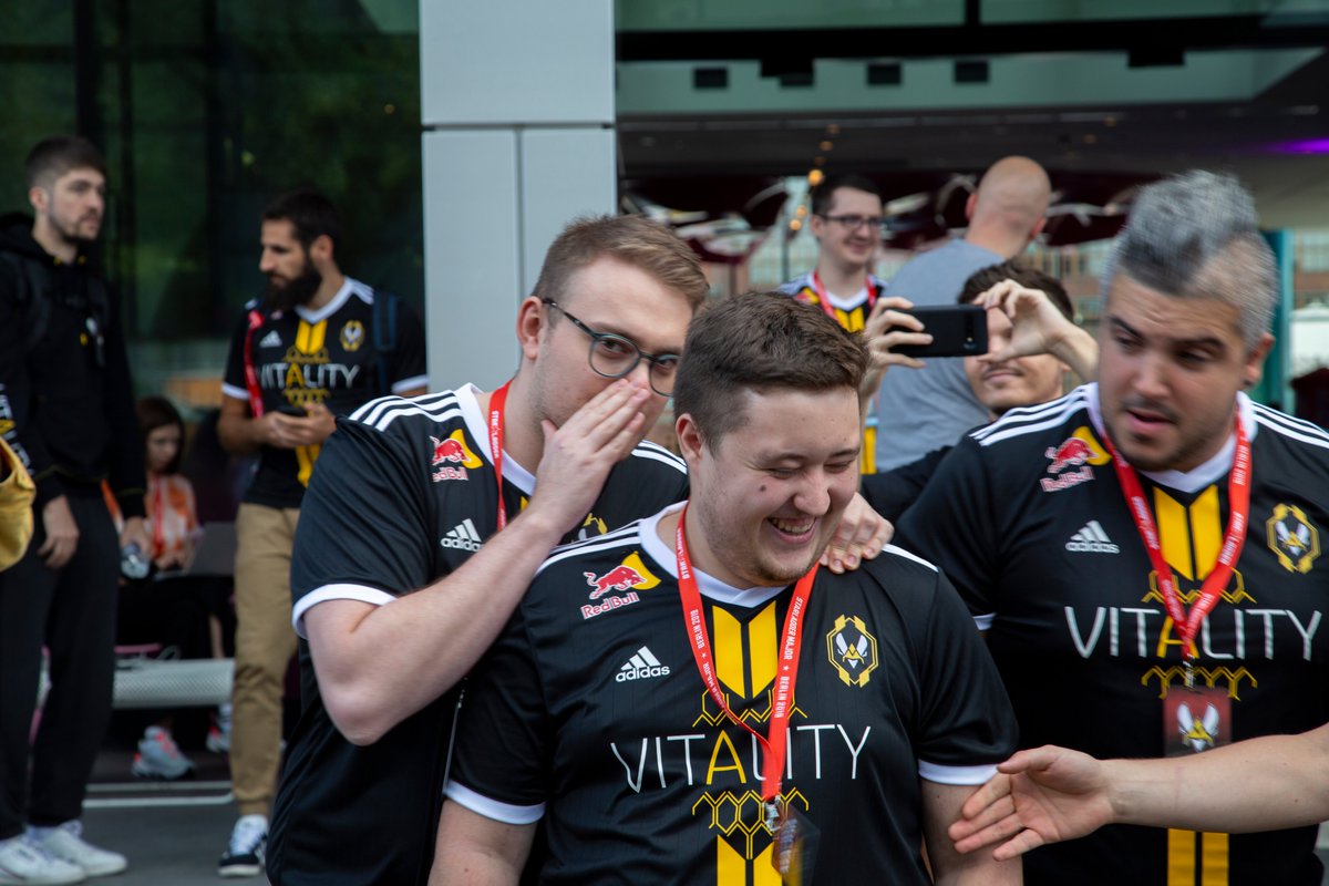 RosaLaBest_'s tweet image. caption this