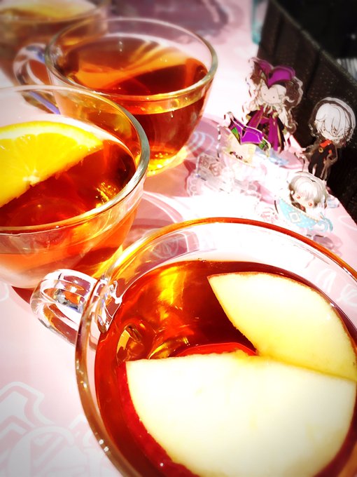 紅茶の群れに囲まれるシュガアマサリとかへアマサリ…So cute…(今日も紅茶美味しかったです 