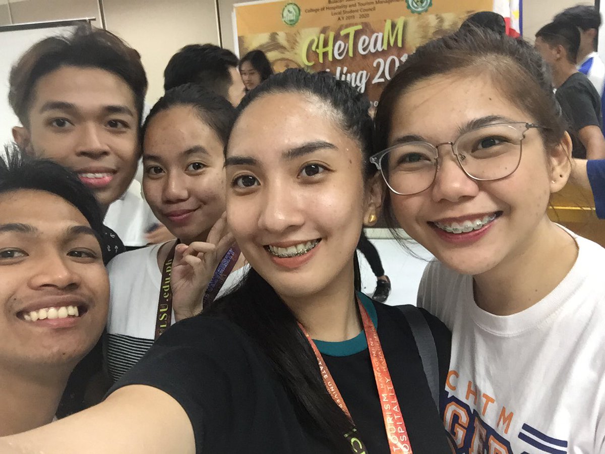 jnnhfndvll's tweet photo. new found friends 
2nd place for blue team 💙
#CHeTeaMBuilding2019
#CHeTeaM https://t.co/ru4DoHIjLD