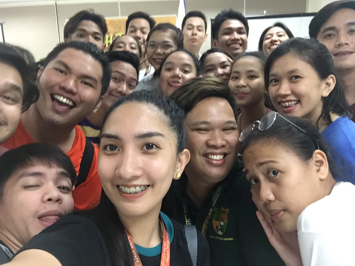 jnnhfndvll's tweet photo. new found friends 
2nd place for blue team 💙
#CHeTeaMBuilding2019
#CHeTeaM https://t.co/ru4DoHIjLD