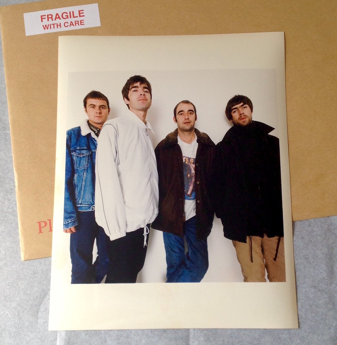 HustlerGallery's tweet photo. Now Sold Out of this particular #Oasis #LiamGallagher &amp; #NoelGallagher Promo(tion) Print. Very rare early shot and on its way to Liverpool on Monday. More options available @ eBay: https://t.co/STGH7JjthS Etsy: https://t.co/fHnuJwYxea

#definitelymaybe25 #LiveForever https://t.co/YaHJcM2xYk