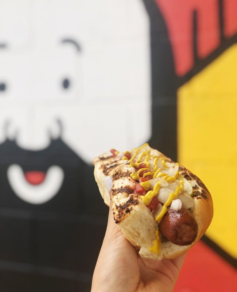 DaddysDogsNash's tweet image. This is the before shot.  The after is just an empty plate with napkins on it.  Definitely not as pretty.  Open in the Nations for brunch, lunch, and dinner!  

Thanks @styleblueprintnville for the great shot!📷

#daddysdogs #styleblueprint #hotdogs #gollythatsatastydog