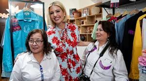 RadioCantiloOk's tweet photo. Ahora #MiniBios a cargo de @ayelenoliva y hoy: Ivanka Trump. https://t.co/MYatPnQR8v