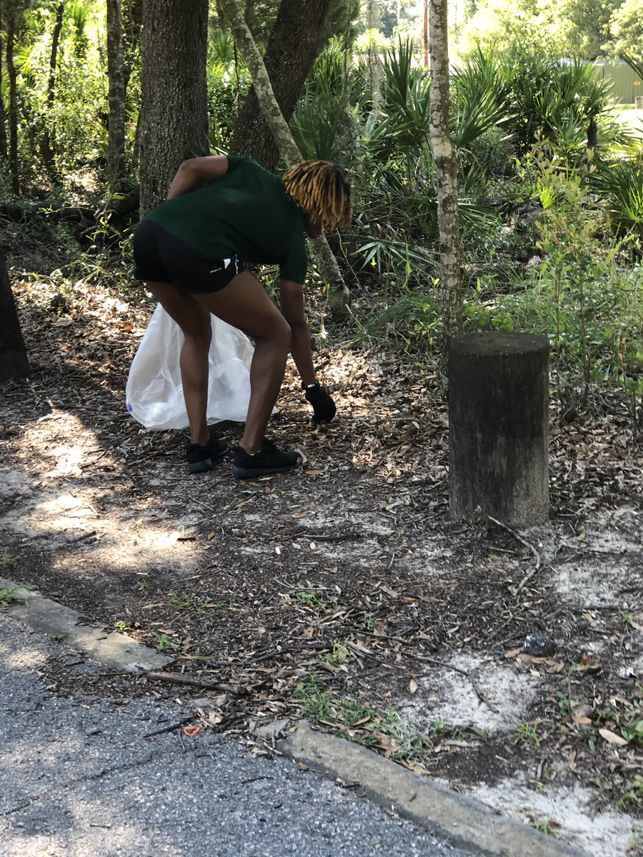 usfwtlt's tweet photo. This morning we went to clean up Copeland park and the surrounding streets! Keeping our community Green 🌱 Make sure to come stop by our car wash TODAY until 2pm at the Marathon  on Bruce b downs and Fletcher ‼️#WTLT
#USF23 #USF22 #USF21 #USF20 #USF19 #USFWTLT https://t.co/ytkaemuXg4