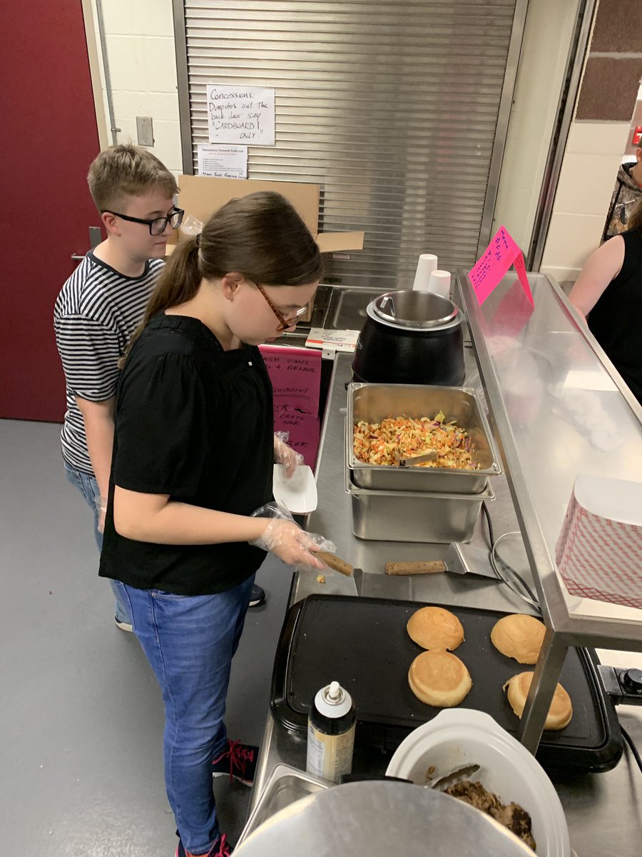Dr_RussellEvans's tweet photo. #FRIDAYNIGHTFOOTBALL was a success @NorthBeachHyaks last night vs Winlock! Great game and great crowd! Shout out to Chef Shawn and his student concession crew! Everyone was raving about the pulled pork sliders and the vegan soup! Can’t wait for next Friday! #NorthBeachNation https://t.co/xy6aIiZAeV