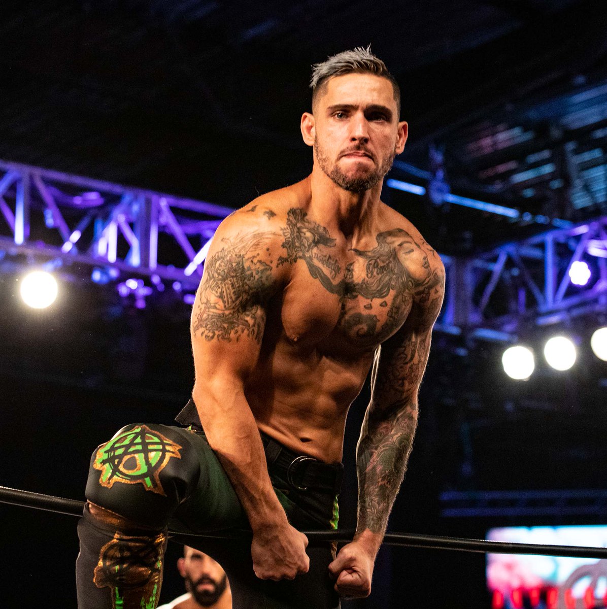 Kane_B13's tweet photo. Some photos from Evolve's 10th Anniversary show, as seen on the @WWENetwork. Anthony Henry vs Arturo Ruas #Evolve131 #IndieWrestling #GrudgeMatch https://t.co/eJAT9Rkh7H
