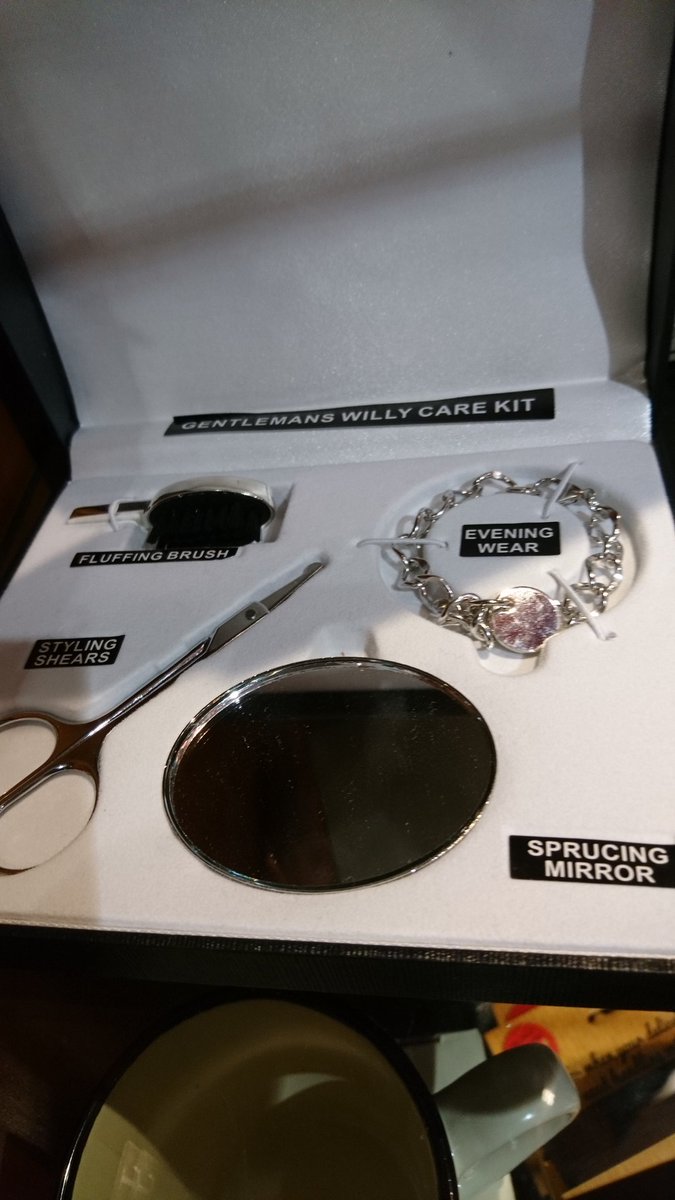 minxnicki's tweet photo. The things you see .... #gentlemansessentials https://t.co/AUD9UdT3qh