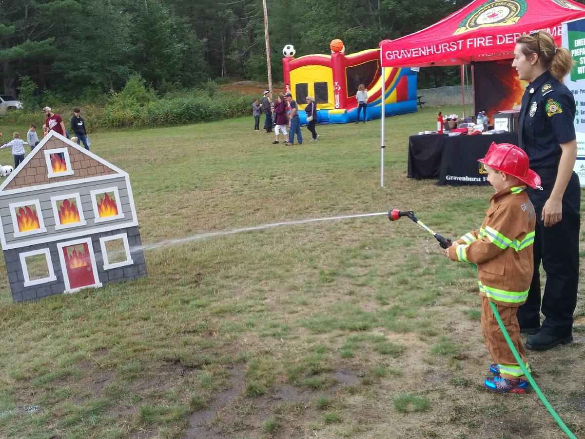 GravenhurstFIRE's tweet photo. ...ready for "the Class of 2029!"
FUN with the Junior Firefighter Challenge at the #SevernBridgeFallFair" on right now at the fairgrounds!
A great place to be on a great fall #Muskoka Saturday afternoon! https://t.co/d88s433kuR