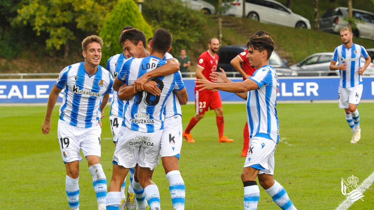RealSociedad's tweet photo. ¡¡FINAAAAAAAL!! Gran victoria del Sanse frente al @clubdepguijuelo (2-0) gracias a los goles de Roberto López y Martín Zubimendi. Dos victorias y un empate en este comienzo de temporada. AUPA SANSE!!! 💙⚪️

#Zubieta https://t.co/s2ynY0lO9k