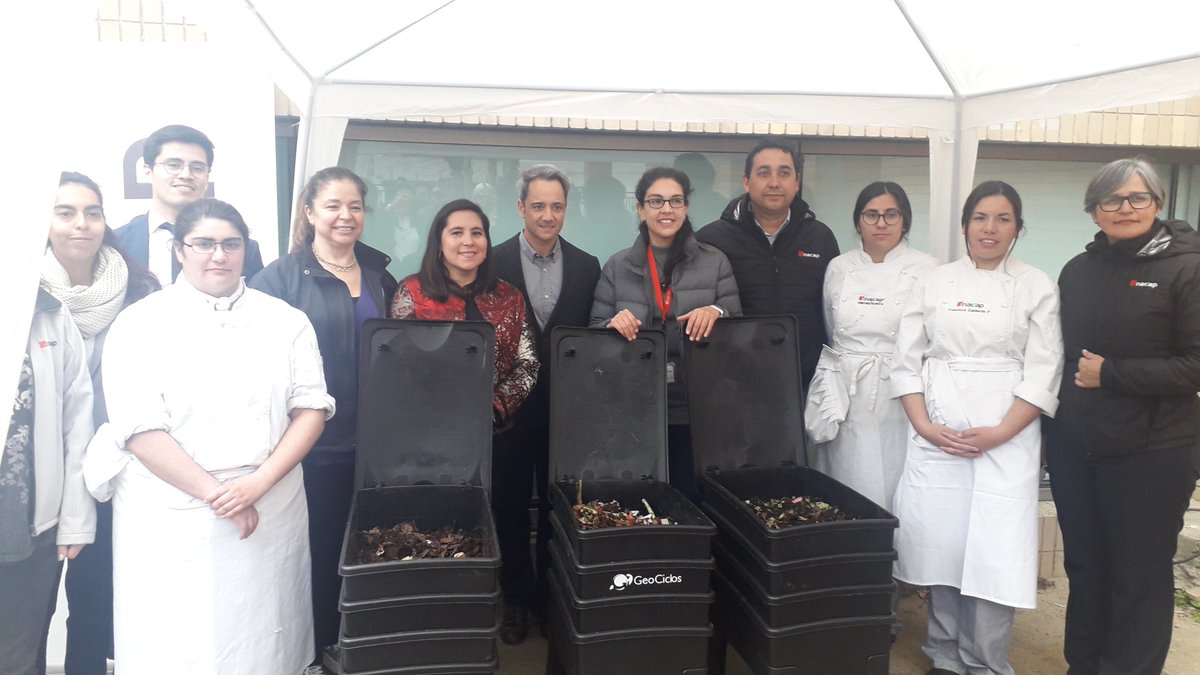 INACAP_VALPO's tweet photo. A través del reciclaje de los residuos orgánicos damos un paso más en el desafío de convertirnos en una Sede con sello verde. Entérate más de esta iniciativa pionera en INACAP aquí ▶️https://t.co/xG4eby358S
#INACAPValpo #VidaEstudiantilINACAP #INACAPSustentable #reciclaje https://t.co/ReHfA8TwmE