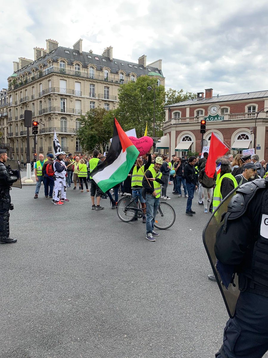 big_julien's tweet photo. La lie de l humanité, #GiletsJaunes #ProPalos et #Quenelliste https://t.co/wDWgkwzkOp
