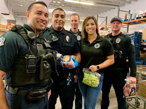 TaraHallMPD's tweet photo. Thank you @UnitedFoodBank and @TwannaAnderson for inviting @MesaPD to the reopening of Help Yourself at one of your distribution centers in Mesa yesterday! We appreciate all you do for our community! @CITYOFMESA @MPDFiestaCMDR @MPD_CMD_Central
#giveback #socialimpact https://t.co/aitWVEKiqw