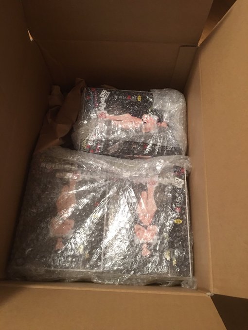 メロンブックス様で行われます、サイン本フェア用に30冊サイン描きました。イラスト付きを数冊混ぜてます…。排出率は10%です!よろしくお願いします。 