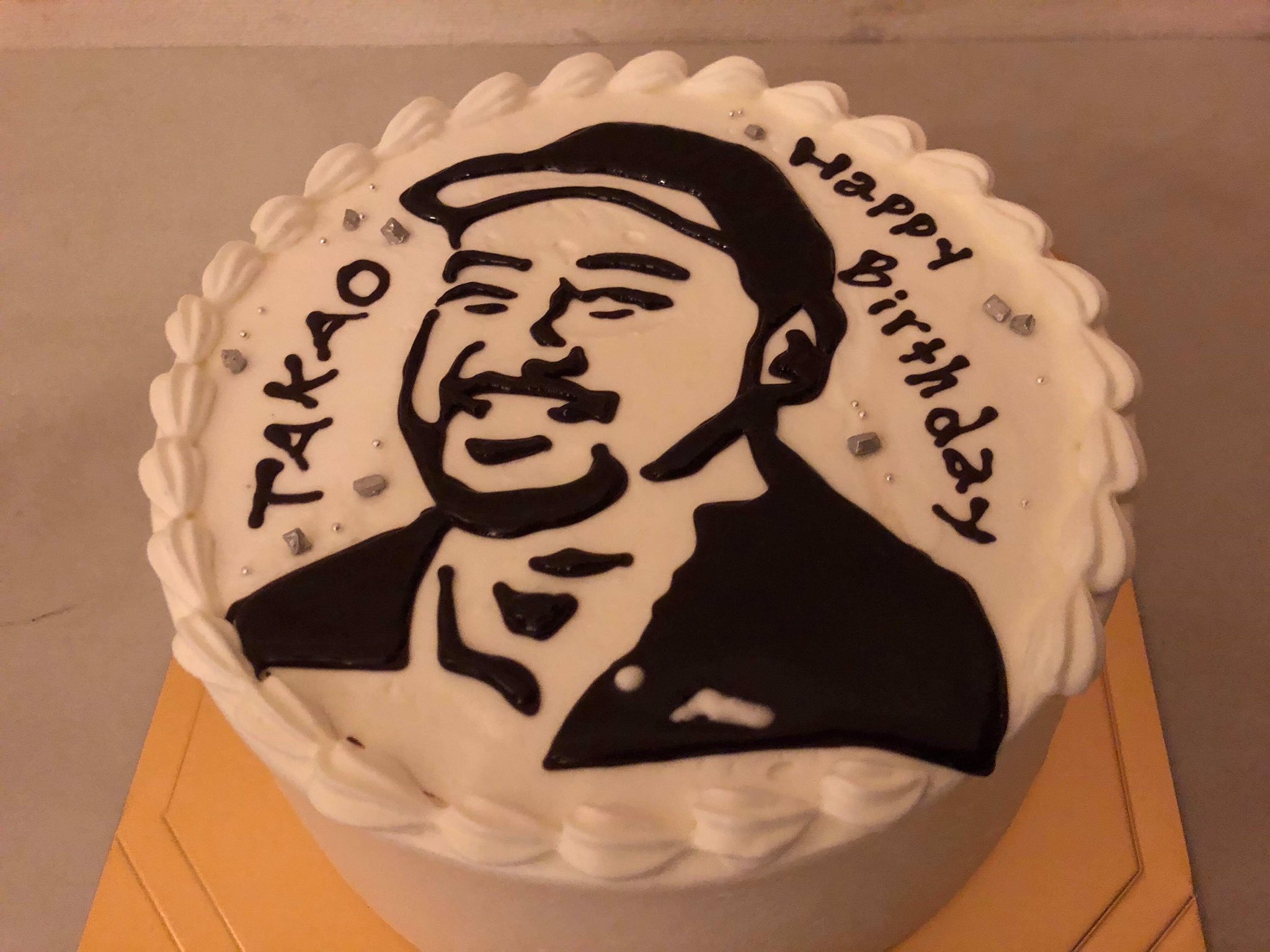 椎名慶治 そんな中 会場からなるべく近くでクオリティ高く作ってくれそうなケーキ屋さんを探してデザインはこうでってスタッフと相談 クオリティ高過ぎて笑ったわ 笑 ちょっと早いけどおめでとう On Twoasone 永谷バースデー 3日フライング