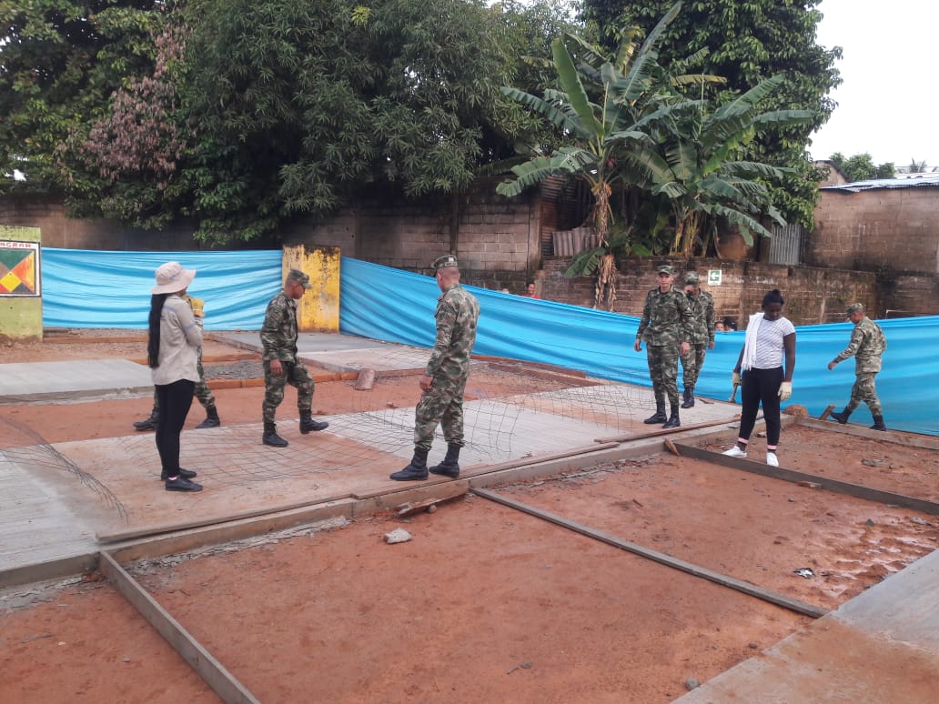 JAIROLEONZAPATA's tweet photo. Aprendices del CFMA @SENA_Antioquia participan en  construcción de la placa polideportivo de la I.E. 20 de Julio en #ElBagre en acción con @Mineros_sa @alcaldia_bagre y @COL_EJERCITO 

@SENAComunica #ConstruyendoPaís desde las regiones de Colombia 🇨🇴 
#LoQueNosUne https://t.co/v420alBrfx