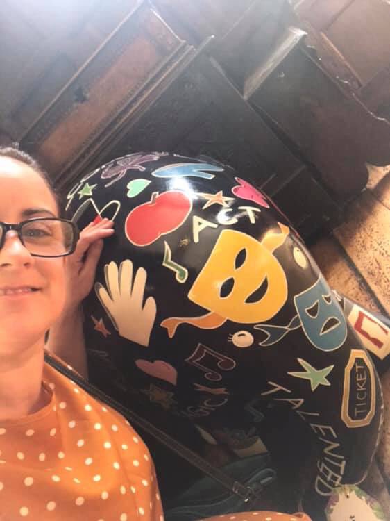 MagpiePerformer's tweet photo. The last day of @ElmerSuffolk19 and we’re so glad everyone has loved Geri! She’s had great fun with the herd, and will miss all her elephant friends, but she’s excited to come home to the Magpie family and help with #Panto #TonsOfFunForEveryone #ThanksforTheFun https://t.co/I553MHRBlp