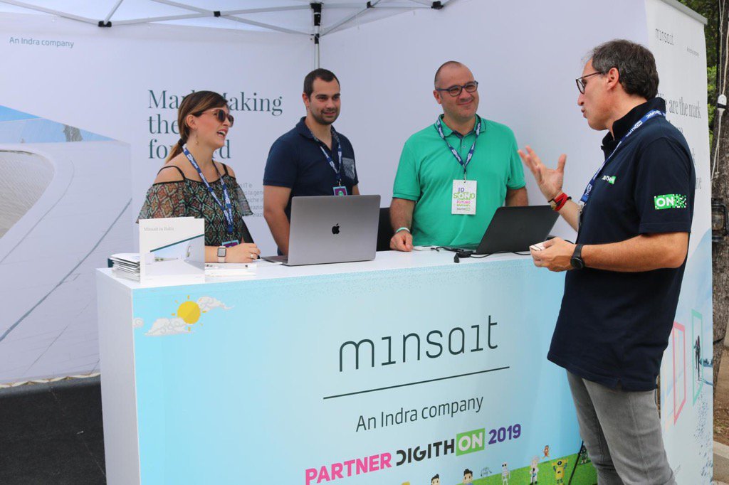 MinsaitItalia's tweet photo. Un piacere ospitare il ministro @F_Boccia presso il nostro stand di #DigithON2019 #innovazione https://t.co/YFTBKTmAIt