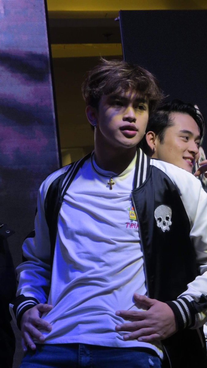 kaochimusikeros's tweet photo. Even the two of you took a different path in life as long as you are happy. We will support you! We won’t leave you behind💚 https://t.co/MY2RVu4a2J