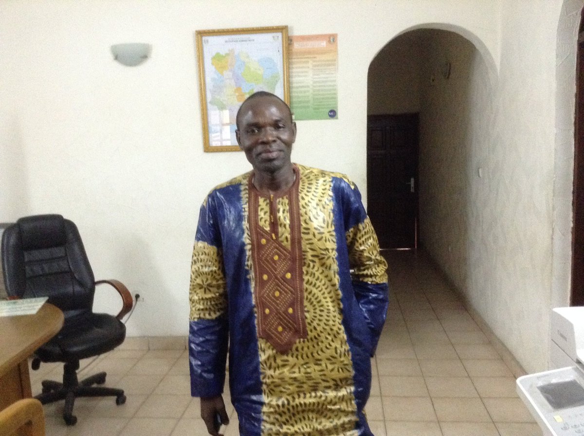 ""Si le courage te donne du travail dans un espace, il faut que cet espace te donne aussi envie de bien faire ce travail...""  (Mon Père)

Merci Père et que Dieu le Tout Puissant me soutienne dans mon courage car je lui demanderai assez.