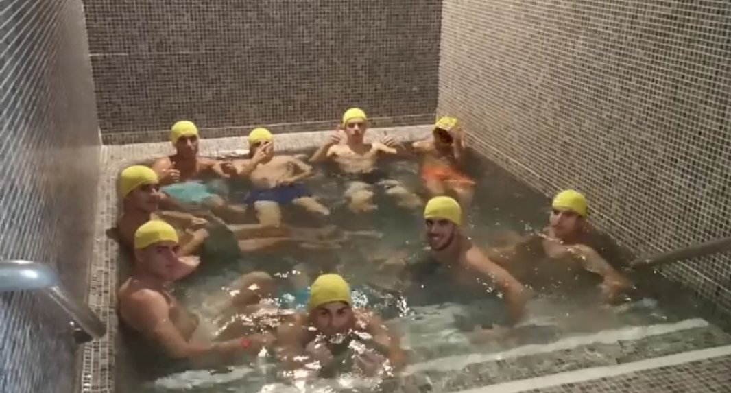 interplayahonda's tweet photo. Los jugadores y entrenadores de la categoría juvenil pasando una mañana de relajación en el Spa Costa Calero. 👏👏

Ahora a coger fuerzas para una larga y dura temporada. Ánimo chicos!! 

💪 Fuerza Inter !! https://t.co/HKINZ2bwzr
