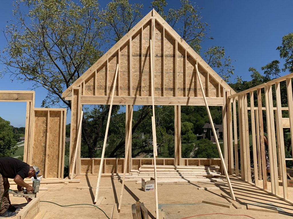 Framing garage, girls’ bedrooms upstairs & the loft.
#leesintennessee #magnoliavalleyestates #eaglevilletn #rutherfordcountytn #countrylife #Godscountry #smalltownusa #southerncharm #modernfarmhouse #whitefarmhouse #jamietaylordesigns #BoggsCustomHomes #customhomebuilders