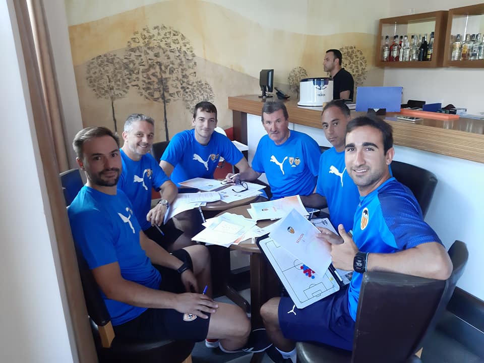 Vcf_academy_see's tweet photo. Elite Development Program and coaching seminar under the coordination of Miquel Belmonte, coach of Valencia CF Academy. Four days full of football and education for 70 selected players from Greece at Pallini Arena and 30 coaches of GPS SEE / Valencia CF https://t.co/Ispb47UUm0