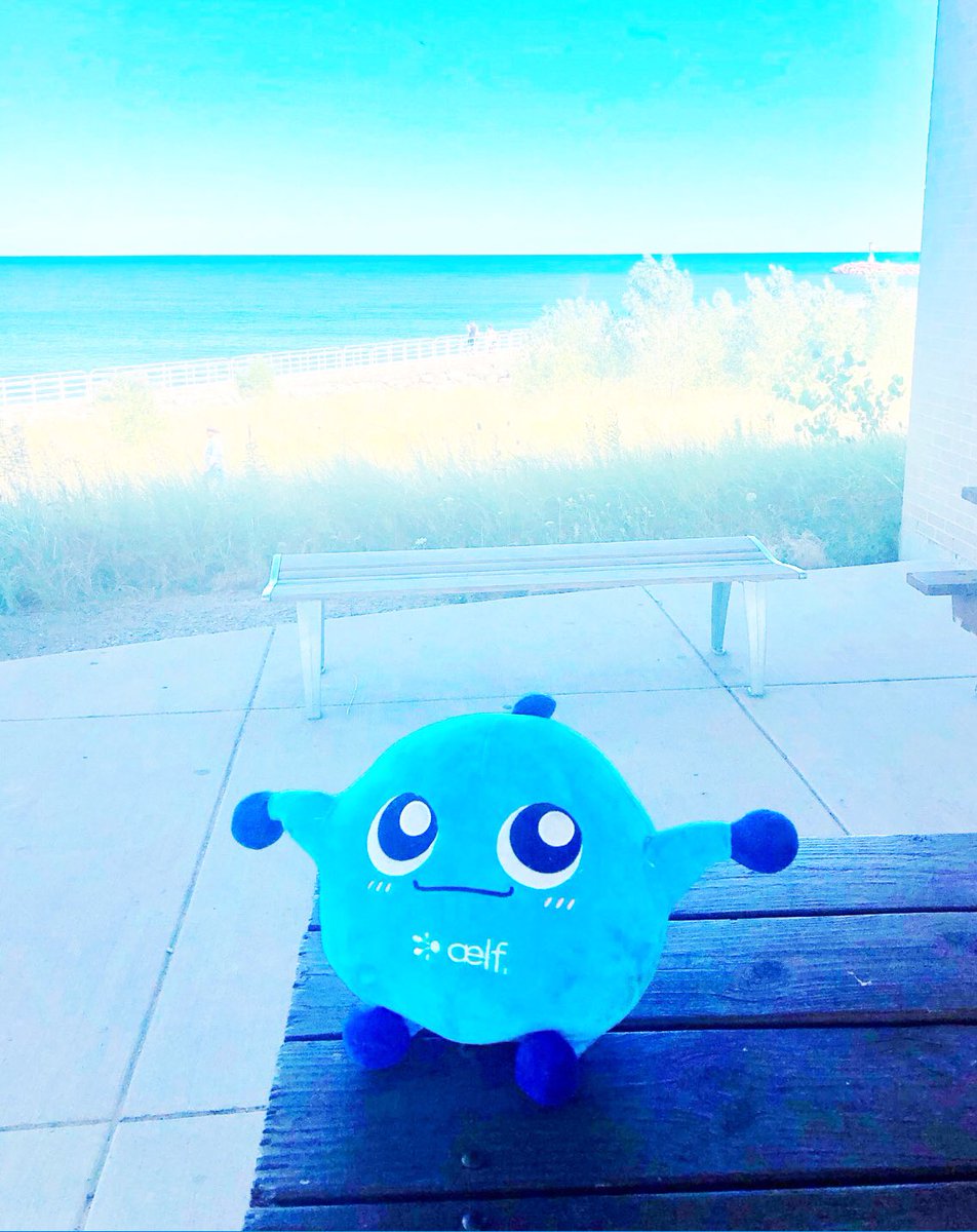 #aelfiego beautiful blue sky, beautiful blue watervin the ocean and beautiful blue aelfie enjoying the great view <a href="/aelfblockchain/">aelf</a> <a href="/AelfieGo/">AelfieGo</a>