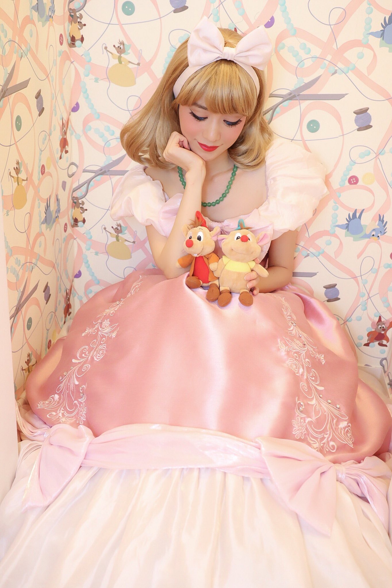 ちはる 形見ドレスのシンデレラ シーハニさんバージョン 大きなリボンと淡い色味が可愛いです そして めちゃくちゃ軽い ﾟdﾟ シークレットハニー Dハロ